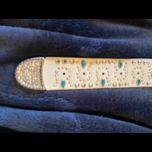 Chicos soutwestern belt.  This is a vintage piece.  Cleaning out my closet.